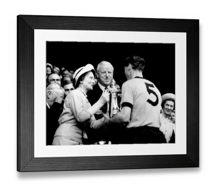 Framed Print : FA Cup Victory: The Duchess of Gloucester Presents the Trophy to Wolverhampton Wanderers Captain Bill Slater (1949)