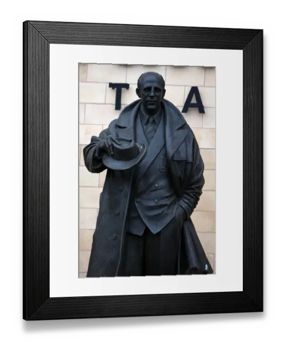 Framed Print : Molineux Stadium - Stan Cullis Statue Framed Print : Molineux Stadium - Stan Cullis Statue