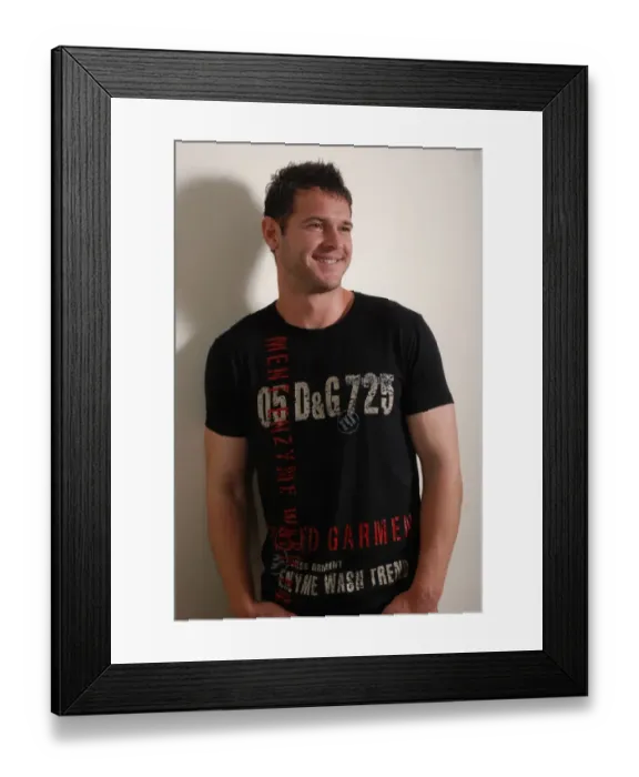 Framed Print : Wolverhampton Wanderers: Matt Jarvis - Studio Shots (2008-2009) Framed Print : Wolverhampton Wanderers: Matt Jarvis - Studio Shots (2008-2009)