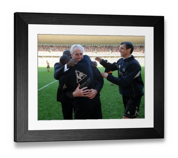 Framed Print : Mick McCarthy's Euphoric Promotion: Wolves Secure Premier League Spot vs QPR (18-4-09) Framed Print : Mick McCarthy's Euphoric Promotion: Wolves Secure Premier League Spot vs QPR (18-4-09)
