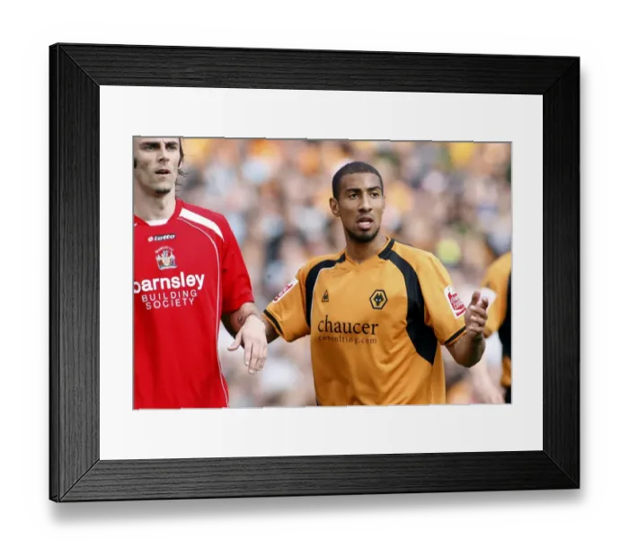 Framed Print : Wolverhampton Wanderers: Karl Henry in Action Against Barnsley (April 2009, Championship) Framed Print : Wolverhampton Wanderers: Karl Henry in Action Against Barnsley (April 2009, Championship)