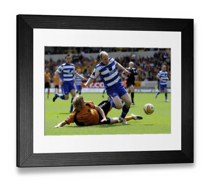 Framed Print : Stearman vs Roberts Clash: Wolverhampton Wanderers vs Doncaster Rovers in Championship Match, Molineux - March 2009 Framed Print : Stearman vs Roberts Clash: Wolverhampton Wanderers vs Doncaster Rovers in Championship Match, Molineux - March 2009