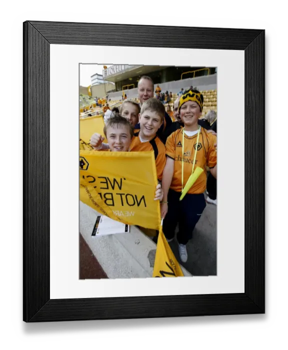 Framed Print : Unforgettable Championship Title Win: Wolverhampton Wanderers Fans Celebrate at Molineux (03 / 05 / 09)