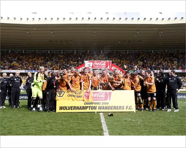 Wolverhampton Wanderers: Championship Champions 2008-09 - Celebrating Promotion with the Trophy