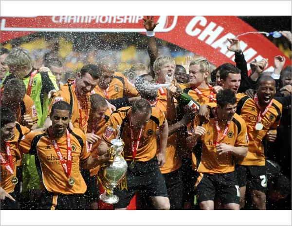 Wolverhampton Wanderers: Championship Promotion Celebration with Trophy (vs Doncaster Rovers, 2008-09)