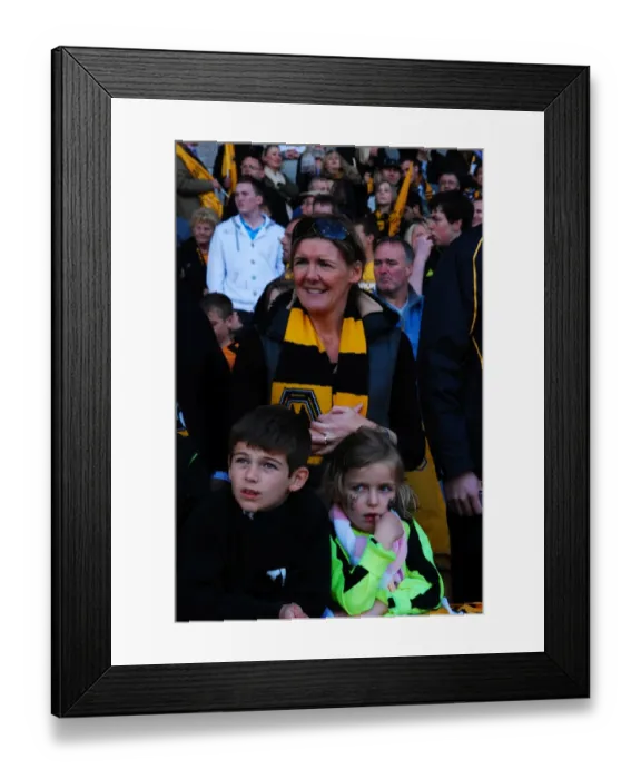 Framed Print : Wolverhampton Wanderers: 08-09 Championship Win - Champions Celebration