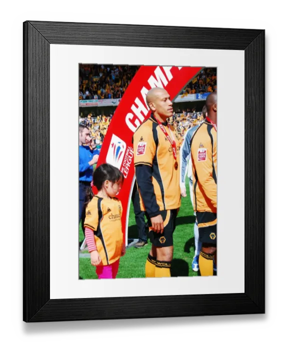 Framed Print : Wolverhampton Wanderers: Celebrating Championship Glory (08-09) Framed Print : Wolverhampton Wanderers: Celebrating Championship Glory (08-09)