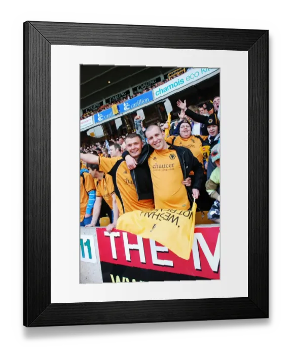 Framed Print : Wolves: 08-09 Championship Win - Celebrating the Title