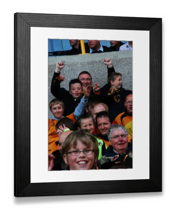 Framed Print : Wolverhampton Wanderers: 08-09 Championship Title Win - Celebrating Glory: Matches and Championship Championship Celebration