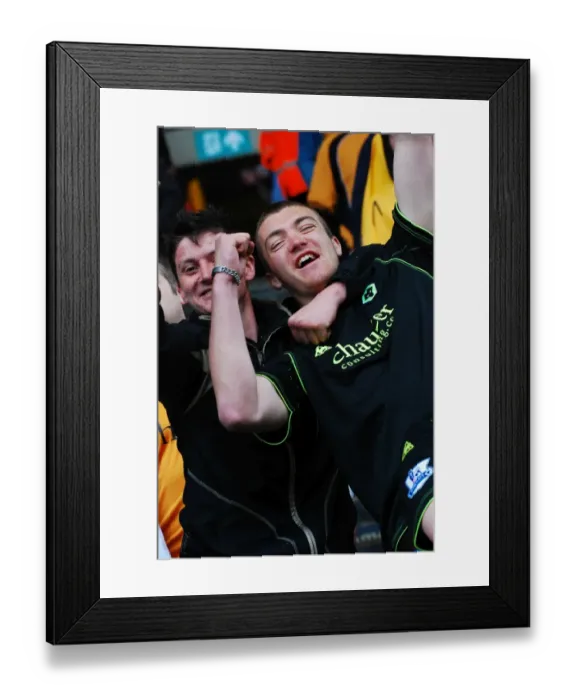 Framed Print : Wolverhampton Wanderers: 08-09 Championship Win - Champions Celebration