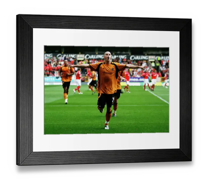 Framed Print : Football - Wolverhampton Wanderers v Nottingham Forest Framed Print : Football - Wolverhampton Wanderers v Nottingham Forest