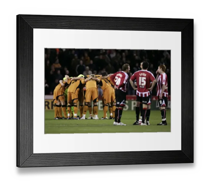 Framed Print : Football - Sheffield United v Wolverhampton Wanderers Framed Print : Football - Sheffield United v Wolverhampton Wanderers