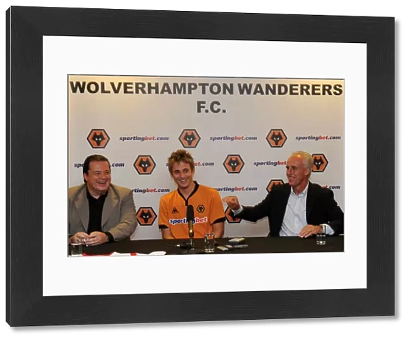 Wolverhampton Wanderers Welcome New Striker Kevin Doyle: Moxey and McCarthy Greet Irish Star