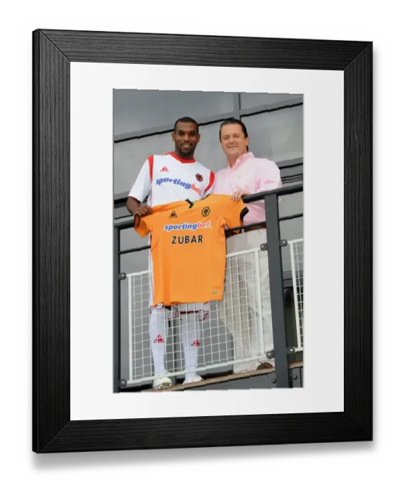 Framed Print : Wolverhampton Wanderers: New Signing Ronald Zubar Meets CEO Jez Moxey at Training Ground Framed Print : Wolverhampton Wanderers: New Signing Ronald Zubar Meets CEO Jez Moxey at Training Ground