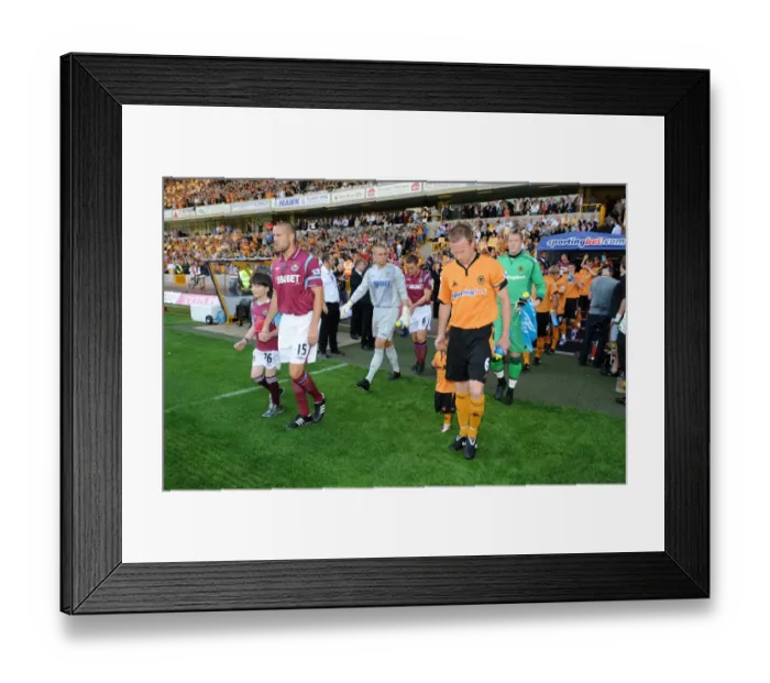 Framed Print : Clash at Molineux: Jody Craddock vs Matthew Upson - Premier League Showdown, August 15, 2009 Framed Print : Clash at Molineux: Jody Craddock vs Matthew Upson - Premier League Showdown, August 15, 2009