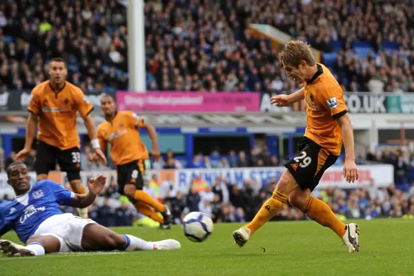 Determined Strike: Kevin Doyle's Premier League Shot Against Everton (Wolverhampton Wanderers)