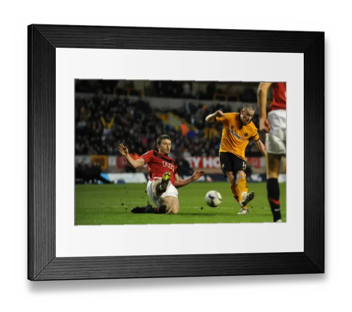 Framed Print : Midfield Showdown: Jones vs Carrick - Wolverhampton Wanderers vs Manchester United (BPL Clash, 06-03-10) Framed Print : Midfield Showdown: Jones vs Carrick - Wolverhampton Wanderers vs Manchester United (BPL Clash, 06-03-10)