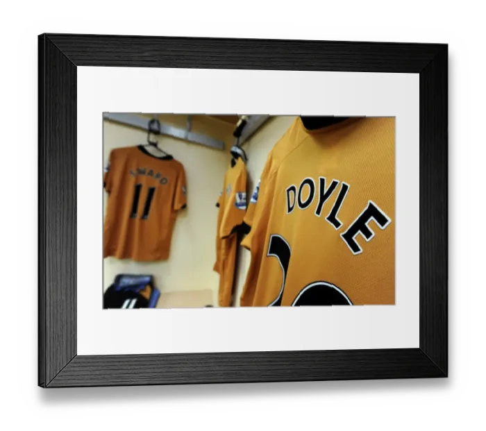 Framed Print : Kevin Doyle Gears Up: Wolves vs Manchester United (06-03-10) Framed Print : Kevin Doyle Gears Up: Wolves vs Manchester United (06-03-10)