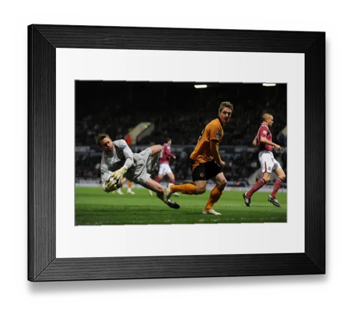 Framed Print : Clash of the Goalkeepers: Robert Green vs. Kevin Doyle - West Ham United vs. Wolverhampton Wanderers, Barclays Premier League (23rd March 2010)