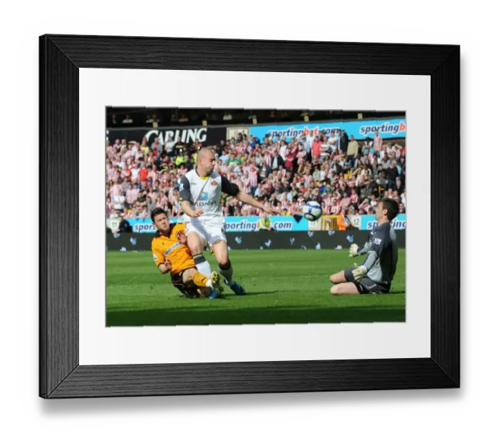 Framed Print : Matt Jarvis's Dramatic Goal Attempt Denied by Craig Gordon and Alan Hutton (Wolverhampton Wanderers vs Sunderland) Framed Print : Matt Jarvis's Dramatic Goal Attempt Denied by Craig Gordon and Alan Hutton (Wolverhampton Wanderers vs Sunderland)