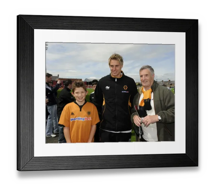 : Wolverhampton Wanderers: David Edwards Engages with Fans during Pre-Season Tour of Ireland - Bohemians vs. Wolves : Wolverhampton Wanderers: David Edwards Engages with Fans during Pre-Season Tour of Ireland - Bohemians vs. Wolves