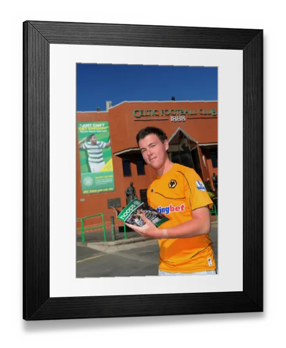 Framed Print : A Sea of Passionate Wolverhampton Wanderers Fans at Celtic Park Framed Print : A Sea of Passionate Wolverhampton Wanderers Fans at Celtic Park