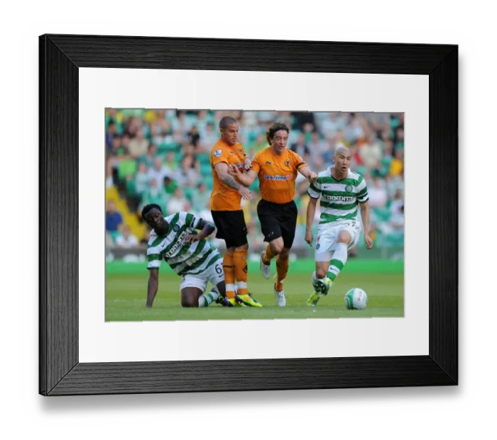 Framed Print : Clash of Titans: Stephen Hunt vs Cha Du-Ri - Celtic vs Wolverhampton Wanderers Pre-Season Showdown Framed Print : Clash of Titans: Stephen Hunt vs Cha Du-Ri - Celtic vs Wolverhampton Wanderers Pre-Season Showdown