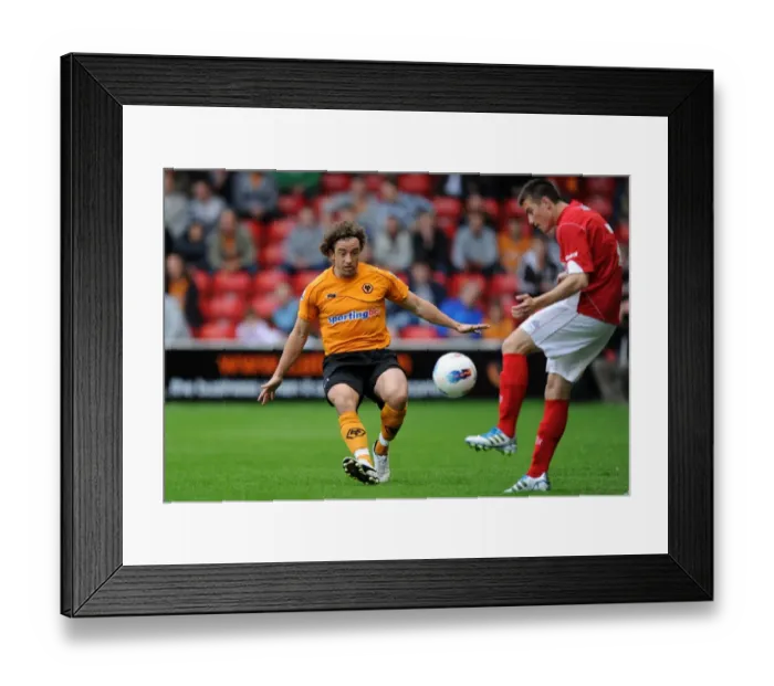 Framed Print : Stephen Hunt in Action: Wolverhampton Wanderers vs Walsall Pre-Season Friendly