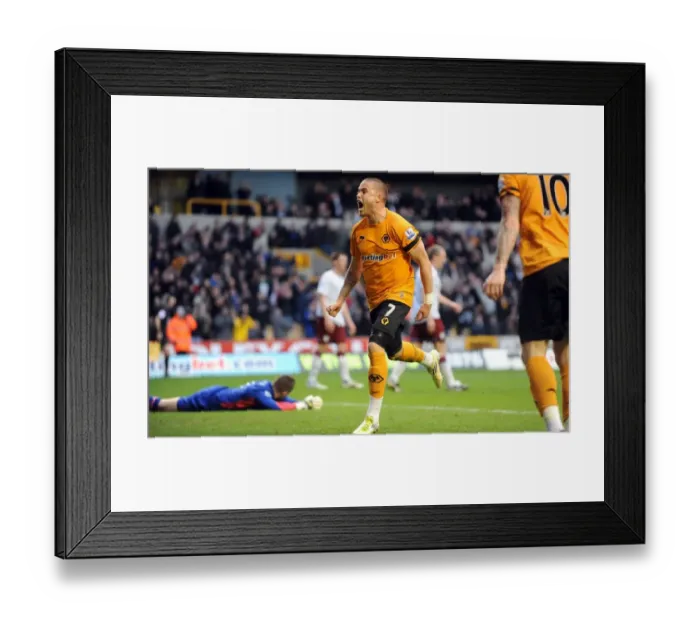 Framed Print : Michael Kightly's Dramatic Equalizer: Wolverhampton Wanderers vs. Aston Villa - Premier League