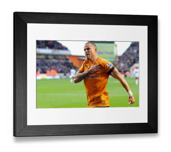 Framed Print : Michael Kightly's Dramatic Equalizer: Wolverhampton Wanderers vs. Aston Villa