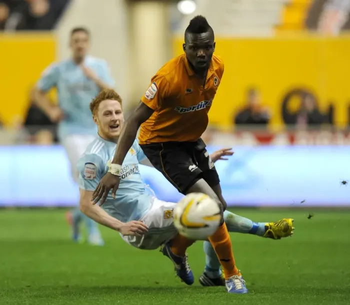 Framed Print : Championship Showdown: Tongo Doumbia vs. Stephen Quinn at Molineux - Wolverhampton Wanderers vs. Hull City