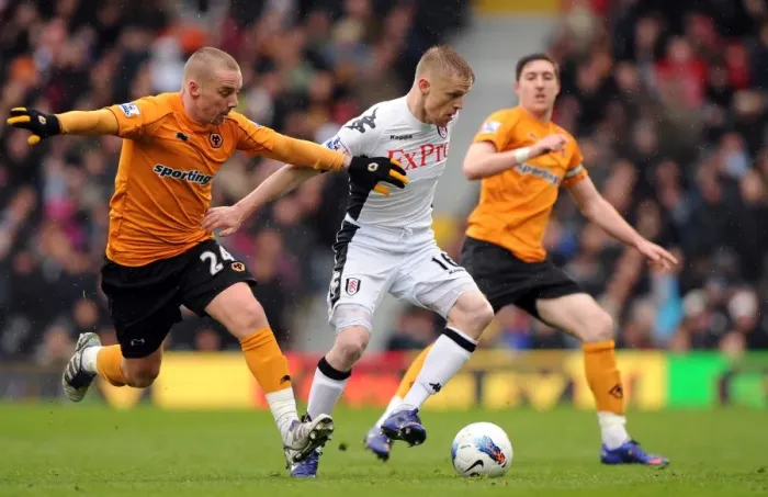 Framed Print : Clash of the Midfield Titans: Duff vs. O'Hara in Fulham vs. Wolverhampton Wanderers, Barclays Premier League