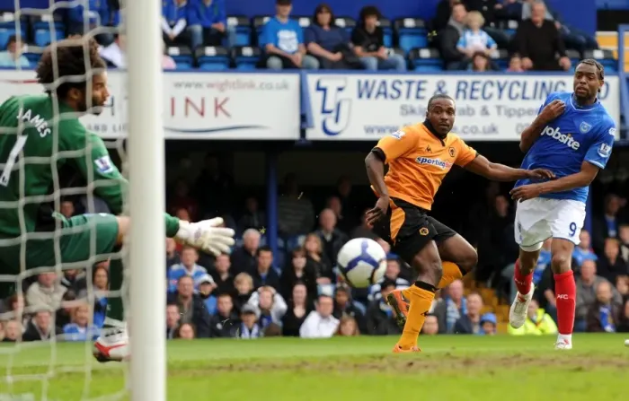 Framed Print : Clash of the Strikers: Ebanks-Blake vs Piquionne in the Barclays Premier League Framed Print : Clash of the Strikers: Ebanks-Blake vs Piquionne in the Barclays Premier League