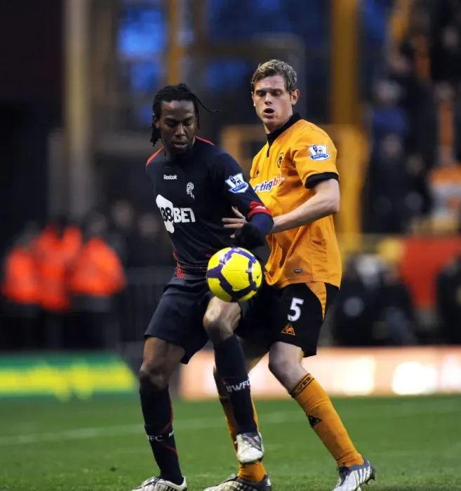 Framed Print : Clash of the Titans: Gardner vs Stearman in Wolverhampton Wanderers vs Bolton Wanderers, Barclays Premier League Framed Print : Clash of the Titans: Gardner vs Stearman in Wolverhampton Wanderers vs Bolton Wanderers, Barclays Premier League
