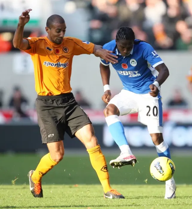 Framed Print : Clash of Titans: Karl Henry vs Hugo Rodallega - Wolverhampton Wanderers vs Wigan Athletic, Barclays Premier League