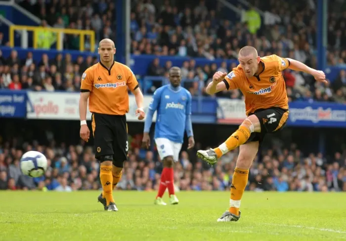 Framed Print : David Jones Determined Strike: Portsmouth vs. Wolverhampton Wanderers, Barclays Premier League Framed Print : David Jones Determined Strike: Portsmouth vs. Wolverhampton Wanderers, Barclays Premier League