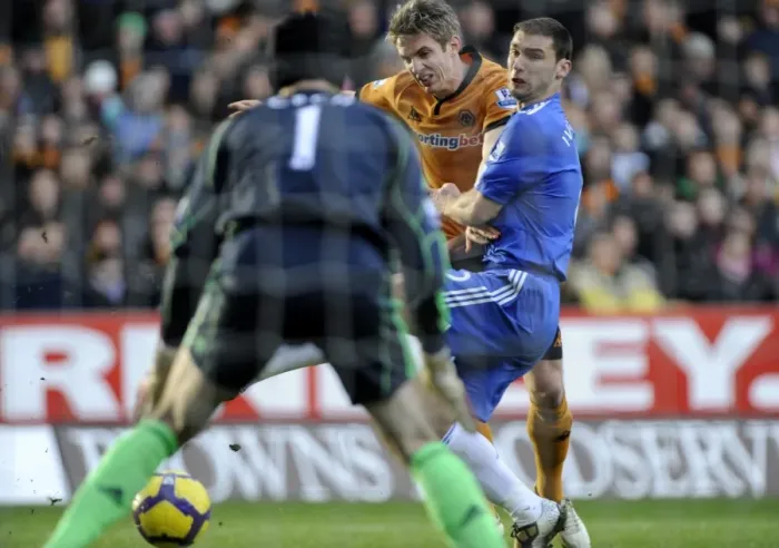 Framed Print : Determined Clash: Kevin Doyle vs Branislav Ivanovic - Wolverhampton Wanderers vs Chelsea