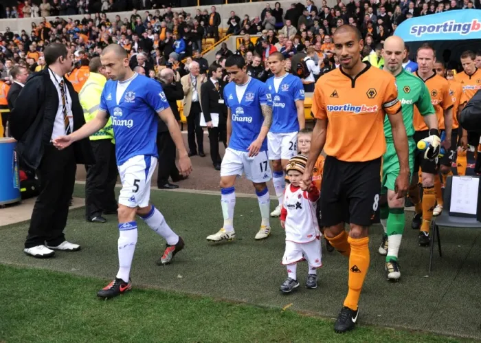 Framed Print : Exciting Mascot Showdown: Wolverhampton Wanderers vs Everton - Barclays Premier League (27-03-10) Framed Print : Exciting Mascot Showdown: Wolverhampton Wanderers vs Everton - Barclays Premier League (27-03-10)