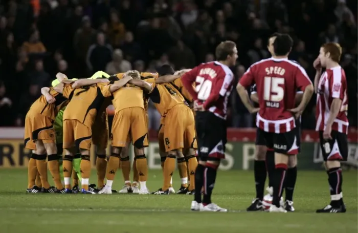 Framed Print : Football - Sheffield United v Wolverhampton Wanderers Framed Print : Football - Sheffield United v Wolverhampton Wanderers