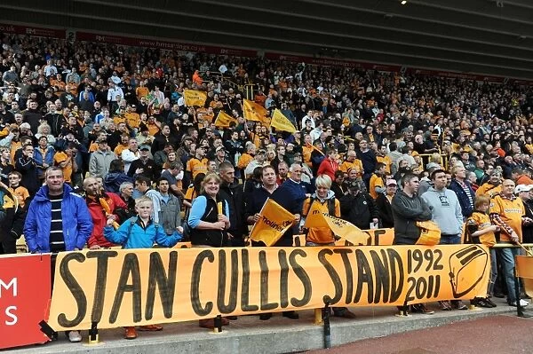 Last Game in the Legendary Stan Cullis Stand: Wolverhampton Wanderers vs. Blackburn Rovers, Premier League Soccer (Wolves vs. Blackburn Rovers - Farewell to the Stan Cullis Stand)