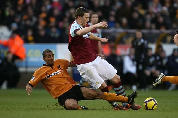Intense Battle: Henry vs McDonald - Wolves vs Burnley