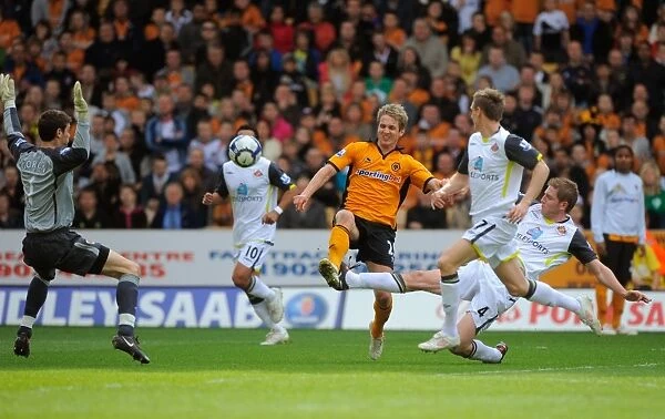 Kevin Doyle's Dramatic Near-Goal: Wolverhampton Wanderers vs Sunderland, Premier League Soccer