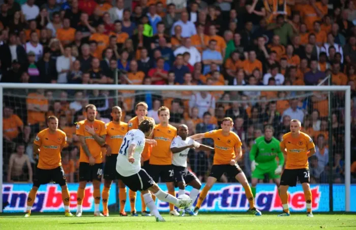Framed Print : Kranjcar's Stunner: Wolverhampton Wanderers vs. Tottenham Hotspur in Barclays Premier League Framed Print : Kranjcar's Stunner: Wolverhampton Wanderers vs. Tottenham Hotspur in Barclays Premier League