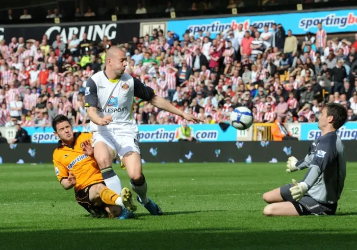 Framed Print : Matt Jarvis's Dramatic Goal Attempt Denied by Craig Gordon and Alan Hutton (Wolverhampton Wanderers vs Sunderland) Framed Print : Matt Jarvis's Dramatic Goal Attempt Denied by Craig Gordon and Alan Hutton (Wolverhampton Wanderers vs Sunderland)