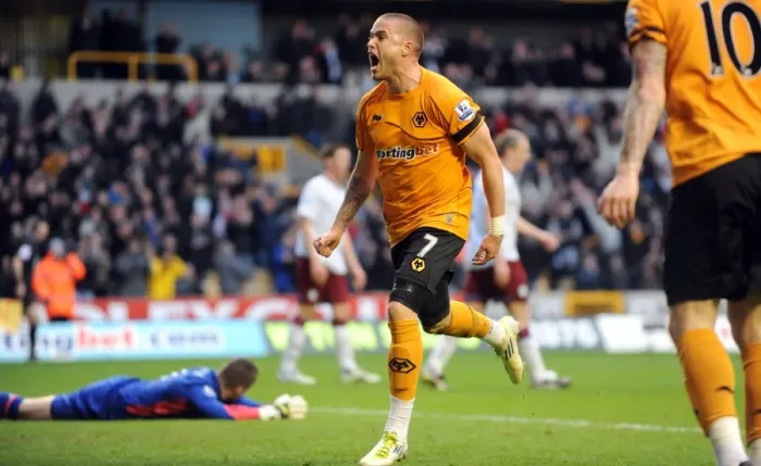 Framed Print : Michael Kightly's Dramatic Equalizer: Wolverhampton Wanderers vs. Aston Villa - Premier League