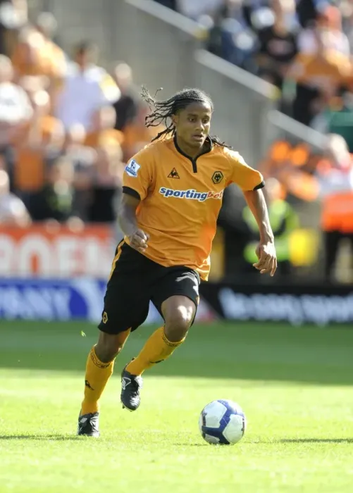 Framed Print : Michael Mancienne in Action: Wolves vs West Ham United, Barclays Premier League, Molineux (2009) Framed Print : Michael Mancienne in Action: Wolves vs West Ham United, Barclays Premier League, Molineux (2009)