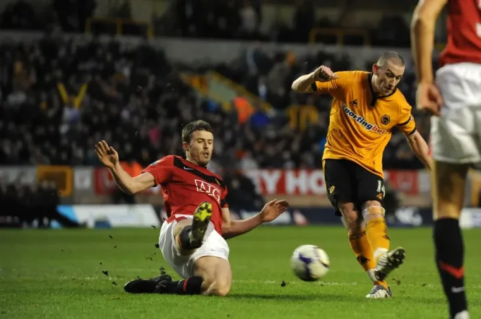 Framed Print : Midfield Showdown: Jones vs Carrick - Wolverhampton Wanderers vs Manchester United (BPL Clash, 06-03-10) Framed Print : Midfield Showdown: Jones vs Carrick - Wolverhampton Wanderers vs Manchester United (BPL Clash, 06-03-10)