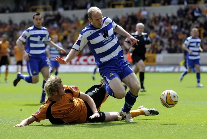 Framed Print : Stearman vs Roberts Clash: Wolverhampton Wanderers vs Doncaster Rovers in Championship Match, Molineux - March 2009 Framed Print : Stearman vs Roberts Clash: Wolverhampton Wanderers vs Doncaster Rovers in Championship Match, Molineux - March 2009