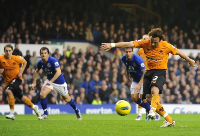 Framed Print : Stephen Hunt Scores the Opener: Wolverhampton Wanderers Take Early Lead vs. Everton Framed Print : Stephen Hunt Scores the Opener: Wolverhampton Wanderers Take Early Lead vs. Everton