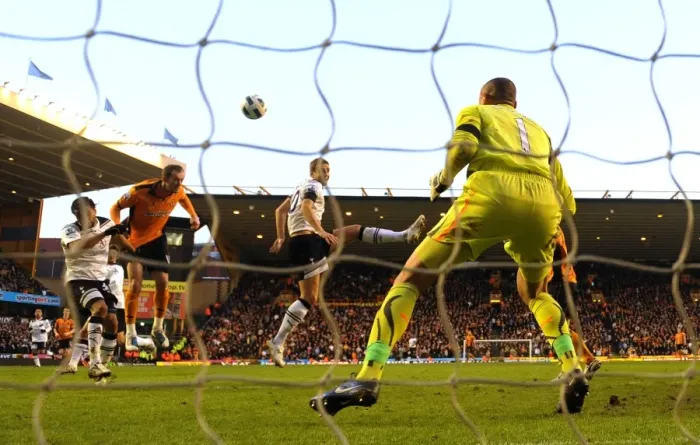 Framed Print : Steven Fletcher's Dramatic Equalizer: Wolverhampton Wanderers vs Tottenham Hotspur in Premier League Action Framed Print : Steven Fletcher's Dramatic Equalizer: Wolverhampton Wanderers vs Tottenham Hotspur in Premier League Action